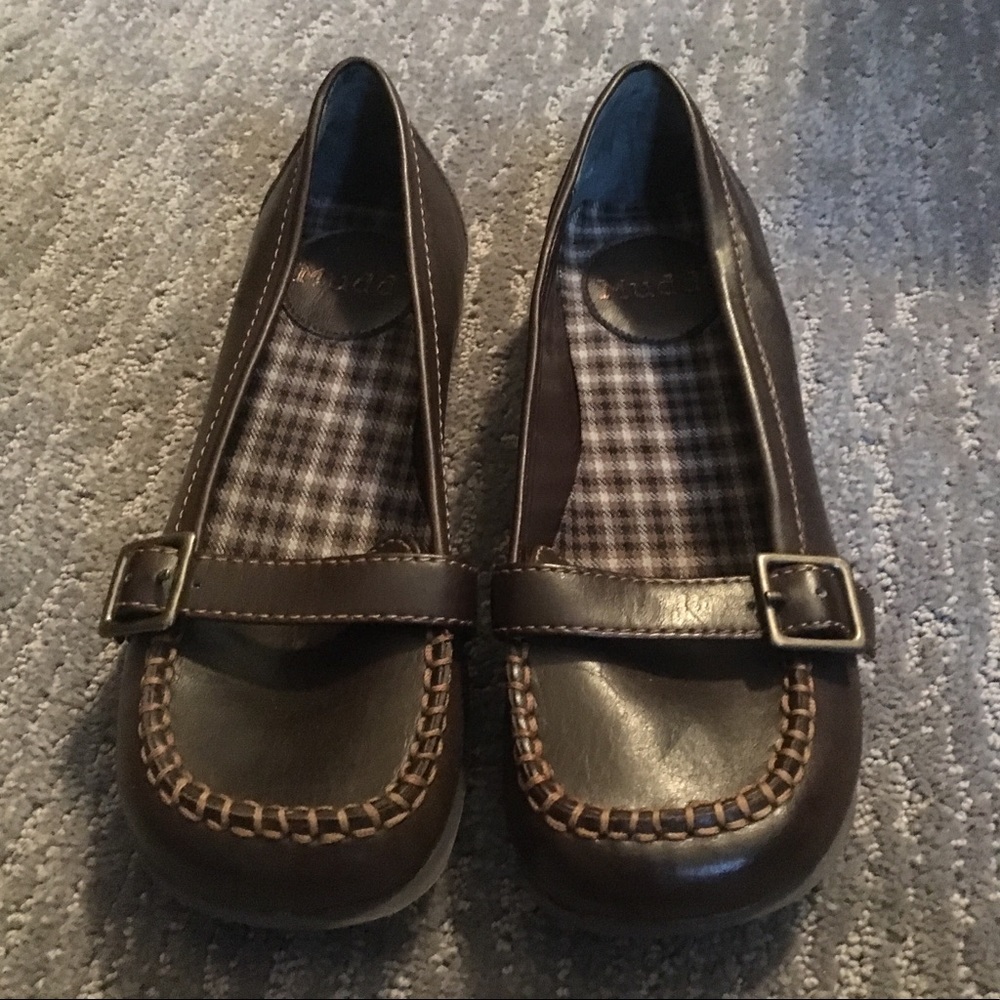 *Like New* brown Mudd loafers size 5.5